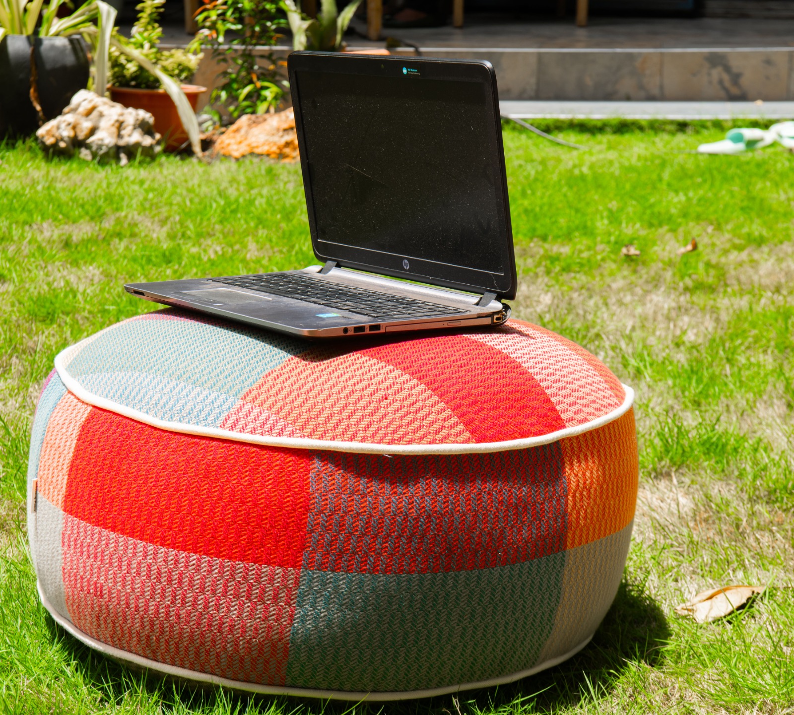 Pouf chair